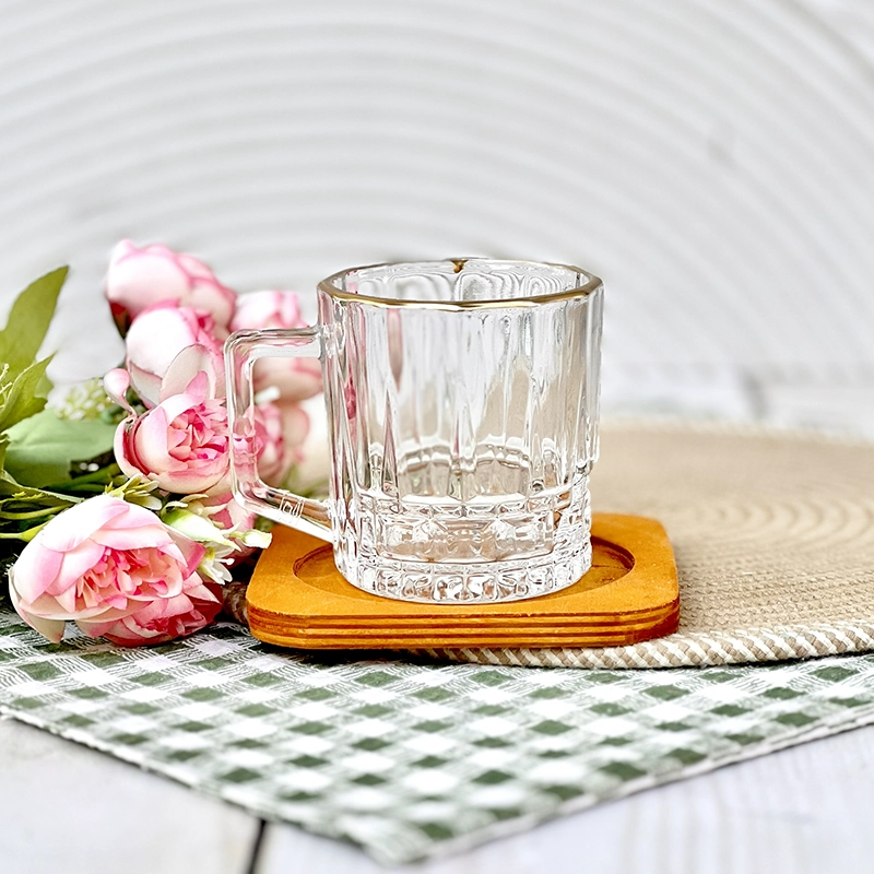 نیم-لیوان-دسته-دار-اوا-لب-طلا